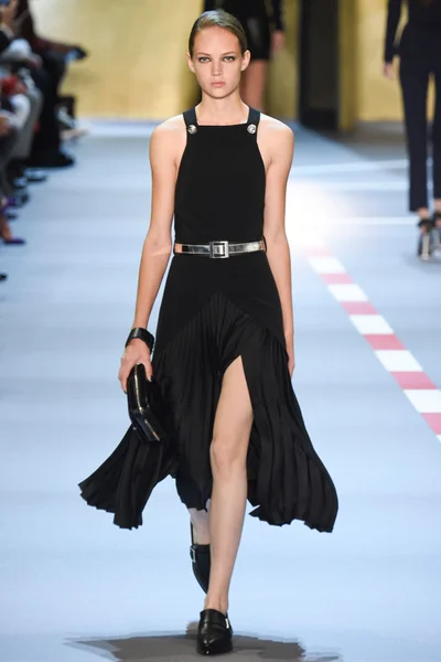 Look 7